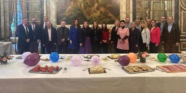 Recepție cu baloane in Ambasada Romaniei sursa foto Andra Mangu  IMG 0514 jpeg