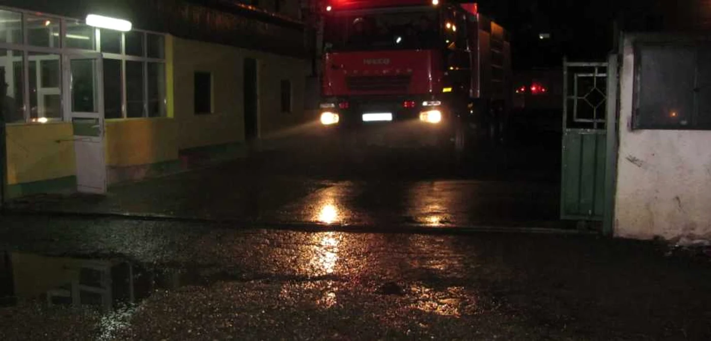 Pompierii au fost chemaţi să intervină