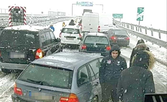 În vestul ţării se circulă cu dificultate