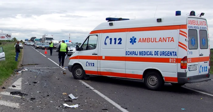 Echipajul de Ambulanţă nu a mai putut face nimic pentru şoferul Volkswagen-ului Golf