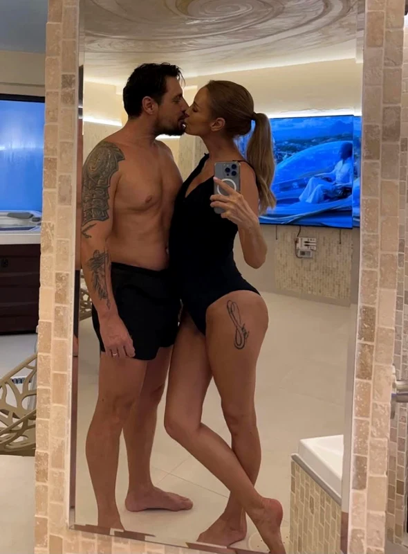 Daniel Pavel și soția, Ana, sărut romantic foto: Instagram 