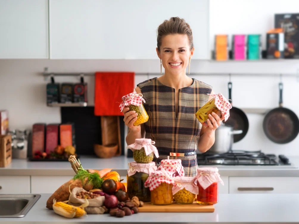 
    Cam orice se poate pune la murat, de la gogonele și castraveciori până la păstăi de fasole, vinete, sfeclă și dovleceiFoto: Shutterstock  
