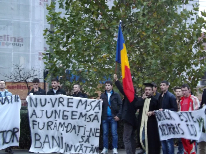 Studenţii au ieşit ultima dată în stradă în toamna trecută, dar o pot oricând din nou. Foto: Adevărul