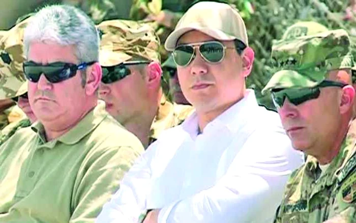 Victor Ponta a avut ocazia să viziteze buncărul bazei militare, uşor forţat de alarmă FOTO rtv.net
