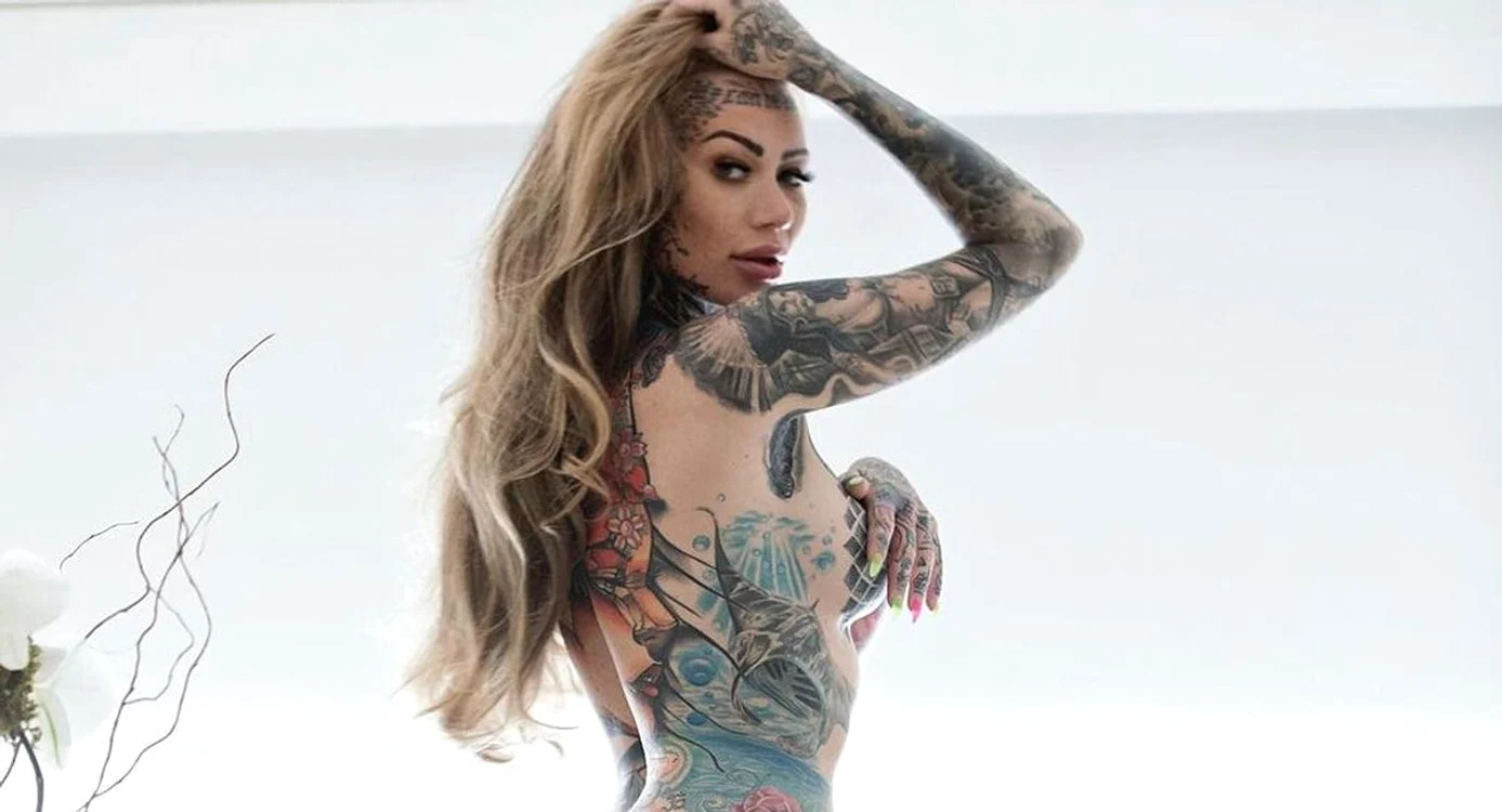 Becky Holt este cea mai tatuată femeie din Marea Britanie (foto Instagram)