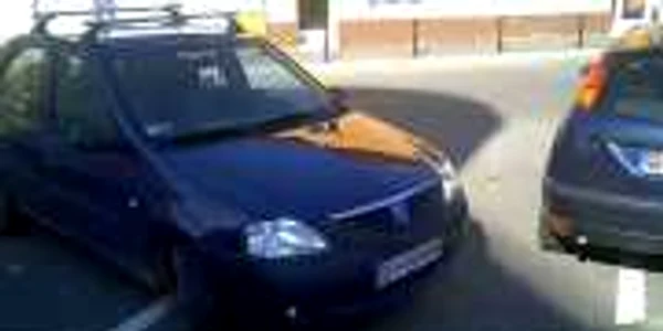 Un şofer tupeist a ocupat două locuri de parcare