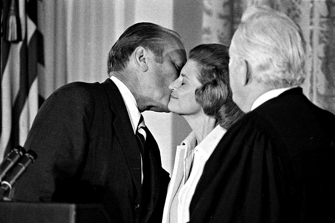 Preşedintele Gerald Ford şi soţia sa Betty. Învestirea în funcţie din 9 august 1974.