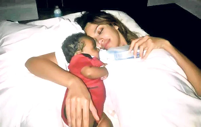 In urmă cu ceva timp, Ghenea şi-a postat pe Facebook o imagine in care apare în timp ce-l hrăneşte pe Nor, fără să precizeze cine este băieţelul