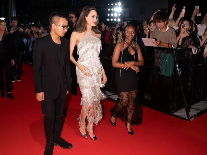 Angelina a venit cu doi dintre cei șase copii, la premiera filmului „Maleficent” din Tokyo