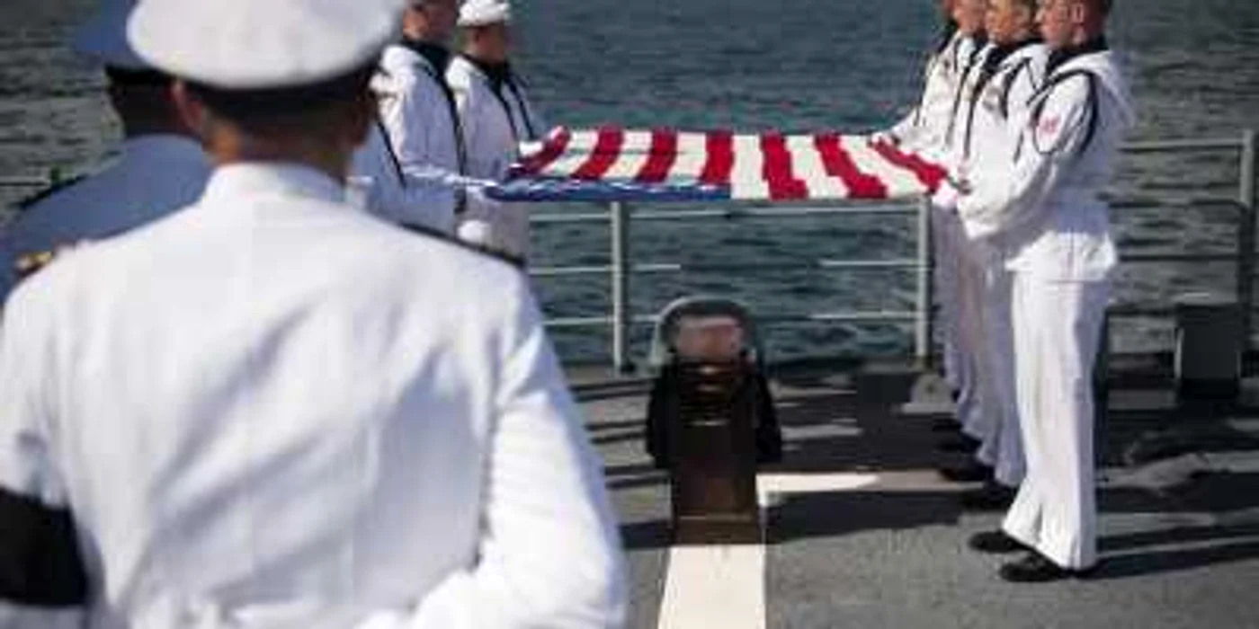 Ceremonia în memoria lui Neil Armstrong s-a desfăşurat cu onoruri miliate FOTO nasa.gov