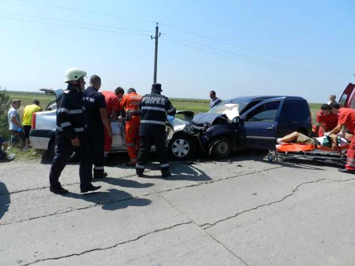 Şoferul Daciei Logan (stânga) şi-a pierdut viaţa în accident / FOTO IPJ Giurgiu