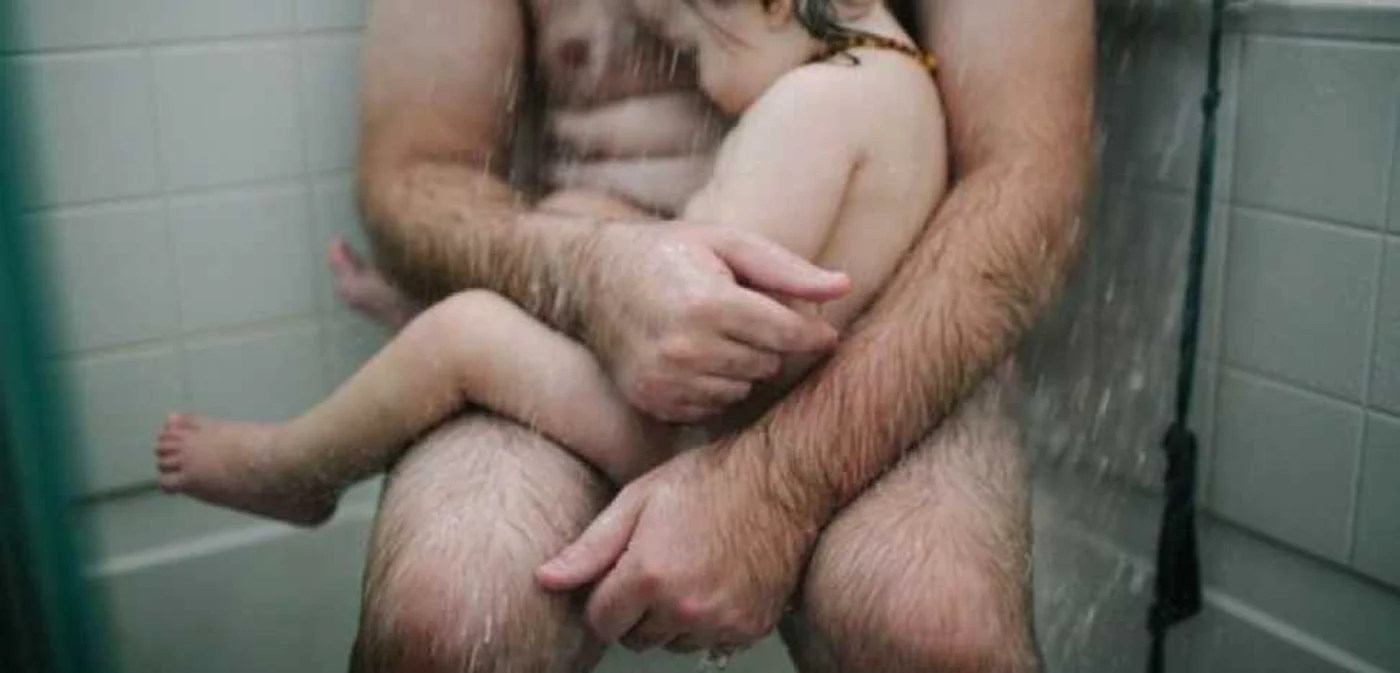 Imaginea care a stârnit pe Facebook admiraţia unora şi revolta altora; Foto: Heather Whitten
