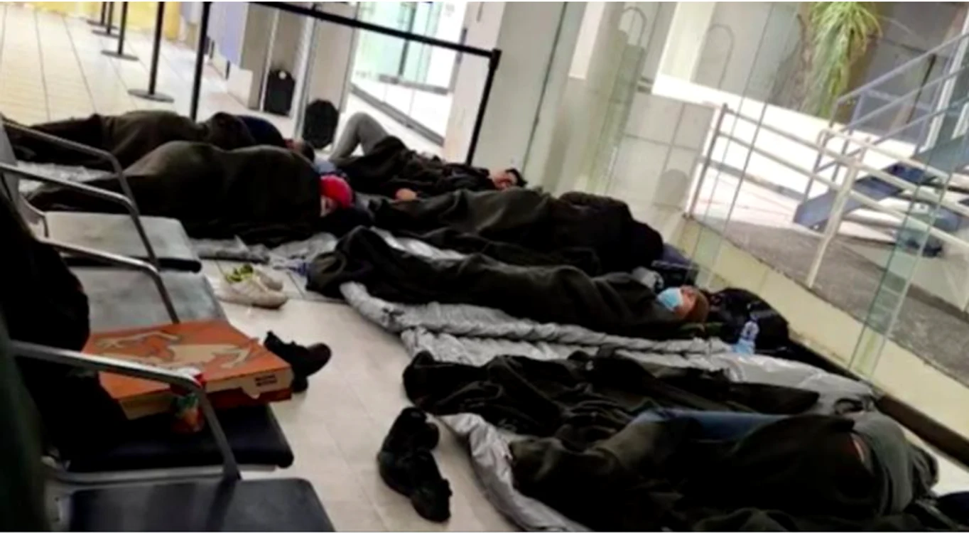 
    Peste 100 de români sunt blocați în aeroporturile din Mexic Sursă foto: Facebook  