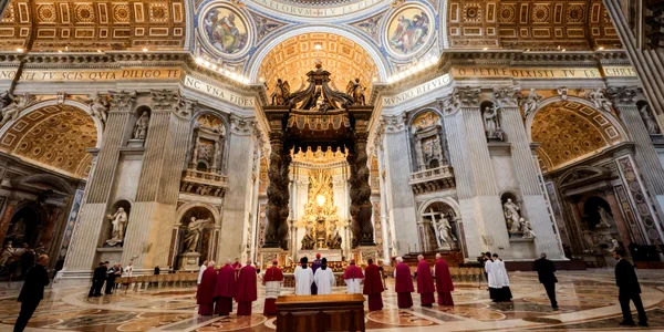 Mauro Gambetti oficiaza liturghia penitenţială in biserica S Petru la Vatican 3 iunie 2023 FOTO EPA EFE (2) jpg