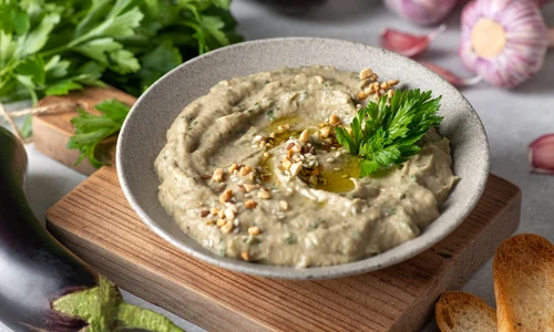 Salata libaneza cu vinete  Sursa foto shutterstock 2034616547 jpg