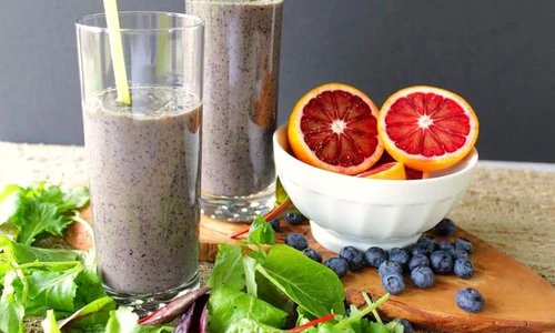 Smoothie cu portocale si afine jpeg
