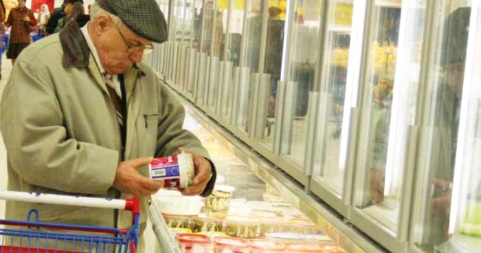 Citiţi cu atenţie eticheta alimentelor înainte de a le cumpăra 