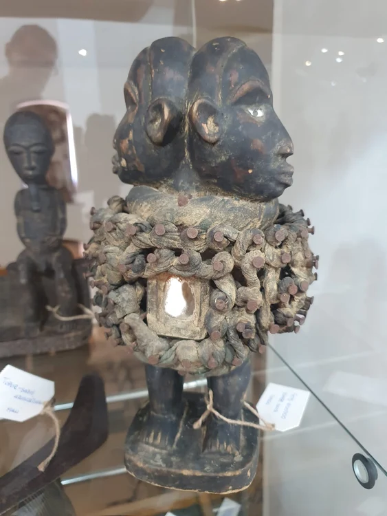 Statueta Voodoo cumpărată de Samochiș în Africa. FOTO: R. Florescu