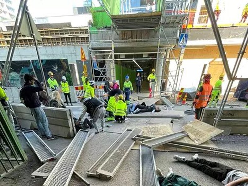 27 de răniţi, în majoritate copii, la prăbuşirea unei pasarele din Espoo, Finlanda