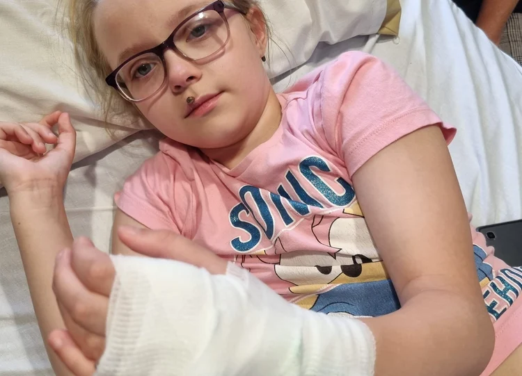 Phoebe-Lee Matthew a fost mușcată de o „văduvă falsă” (Foto: Facebook)