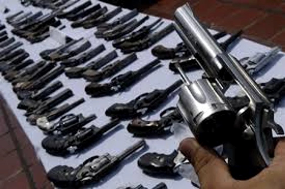 
    Românii au cumpărat multe arme fără a fi verificați de nimeni și profitând de legislația permisivă  
