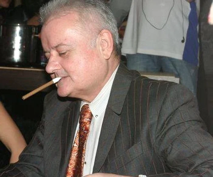 
    Irinel e un cuceritor cu ştate vechi şi agaţă tot ce-i stă în cale  