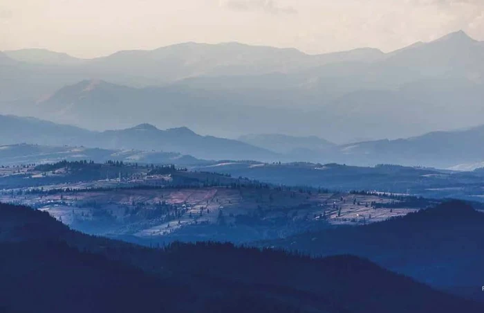 Ţara Dornelor dimineaţa. FOTO: Cristian Vasile