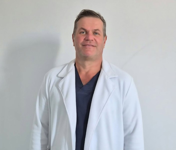 „Dar ce sunt eu, o bucată de carton?”. Indignarea unui pacient de 60 de ani când a aflat cum i-a închis chirurgul rana