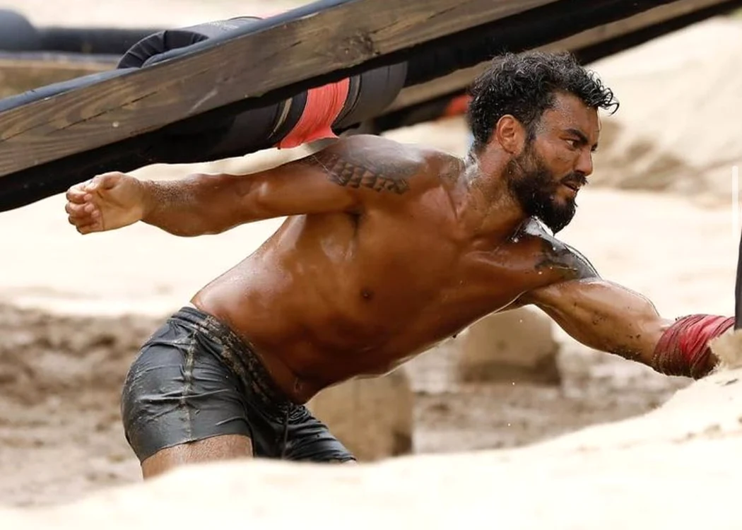 
    Jador a părăsit competiția Survivor  