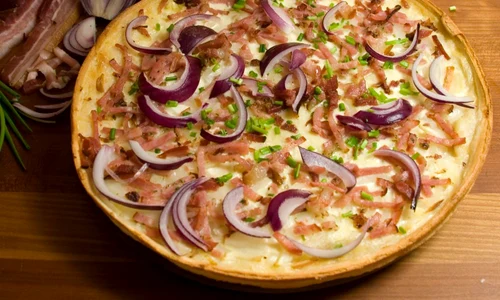 pizza cu sunca si ceapa jpeg