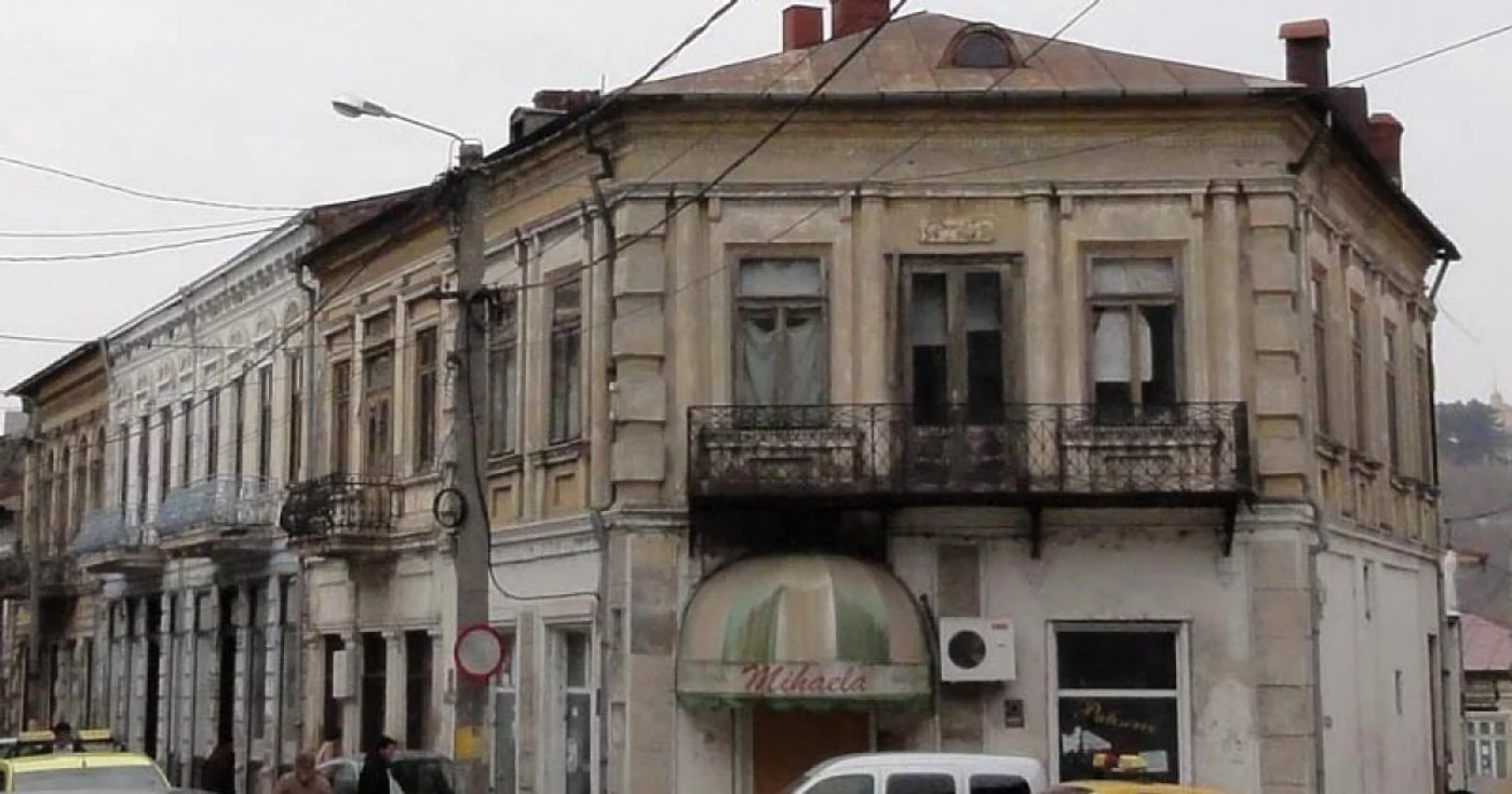 Imobile cu faţade deteriorate la Slatina