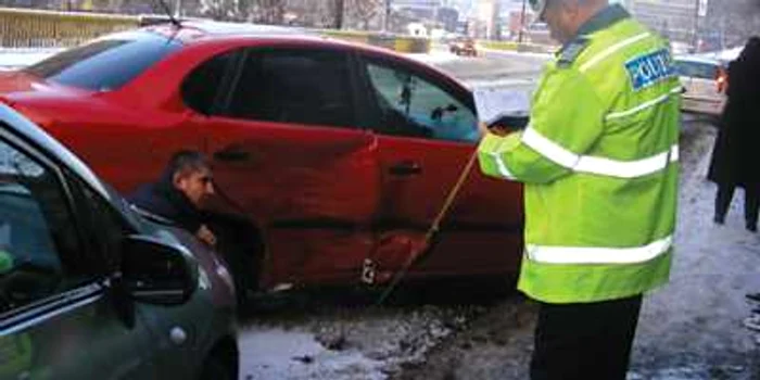 Accident din cauza poleiului