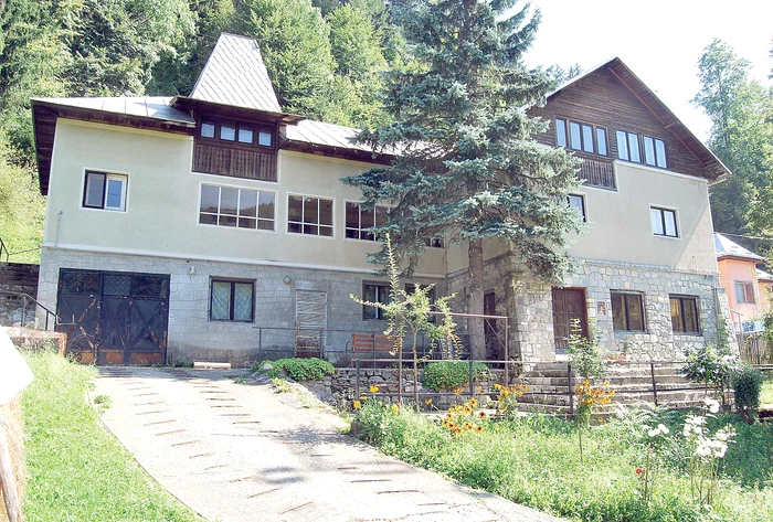 Vecinii spun că în vilă nu a mai intrat nimeni de la moartea artistului