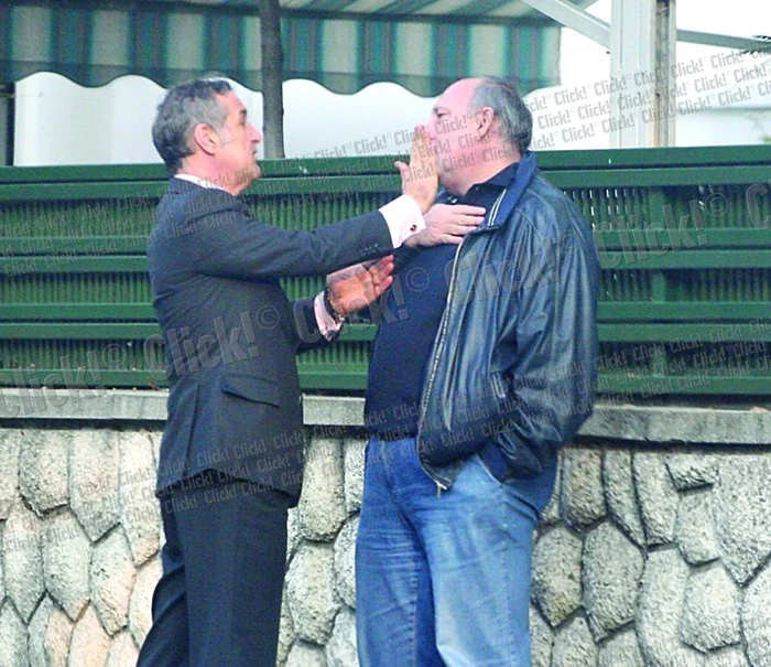 Becali a speriat trecătorii în momentul în care a ridicat palma la amicul său