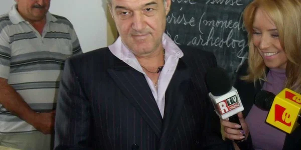 Becali a vorbit cu fanii Stelei de la Faraoanele
