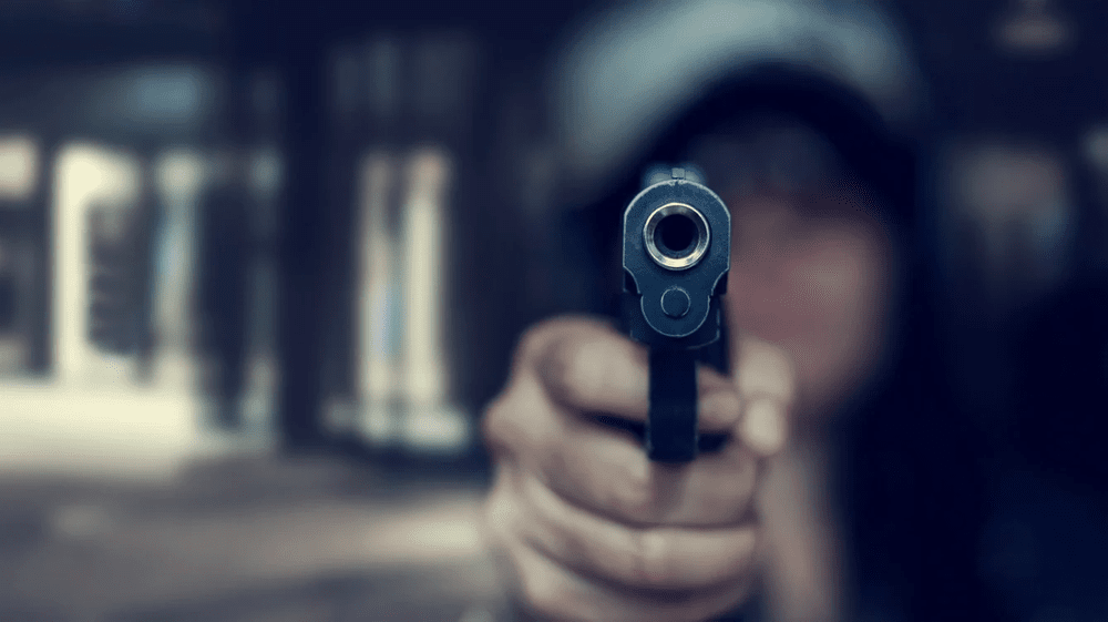 Bărbatul care a tras cu arma de la fereastra apartamentului, în centrul municipiului Giurgiu, condus la audieri