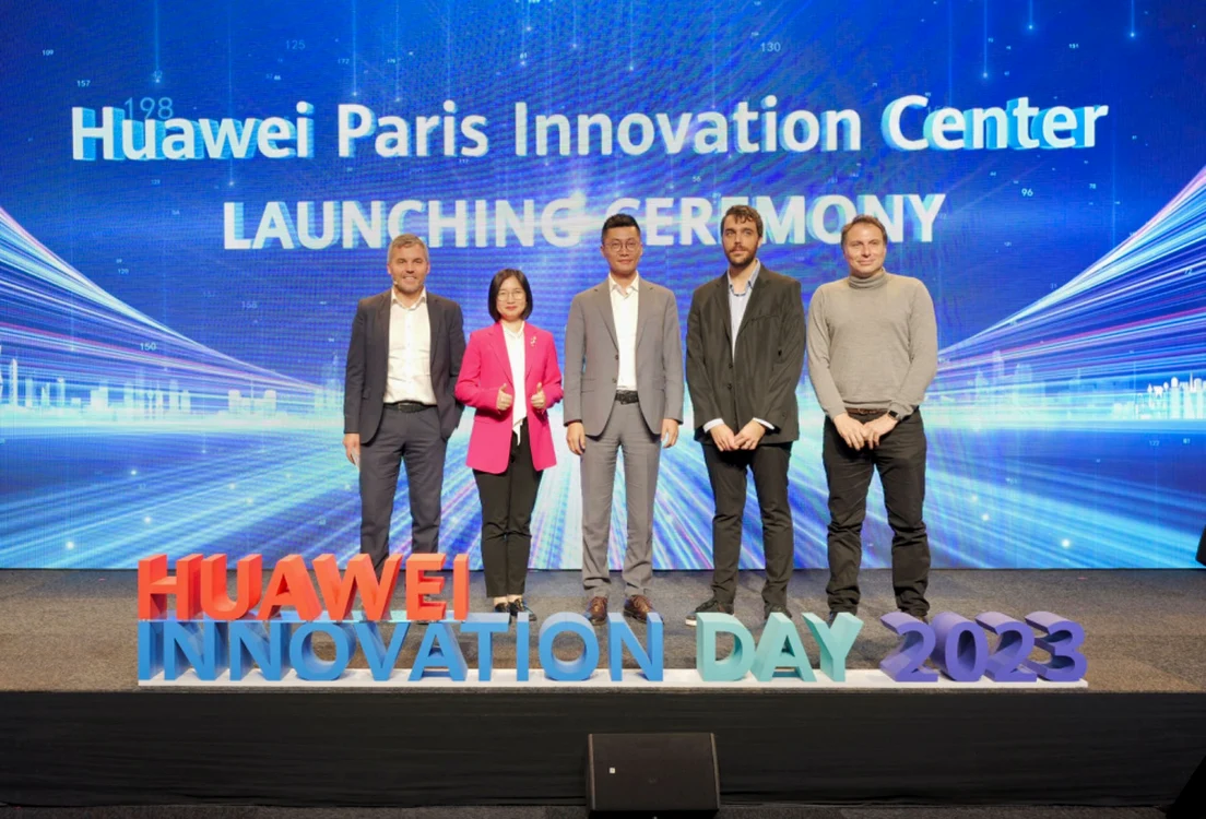 Imagine de la ceremonia de lansare a Centrului de Inovare Huawei de la Paris.