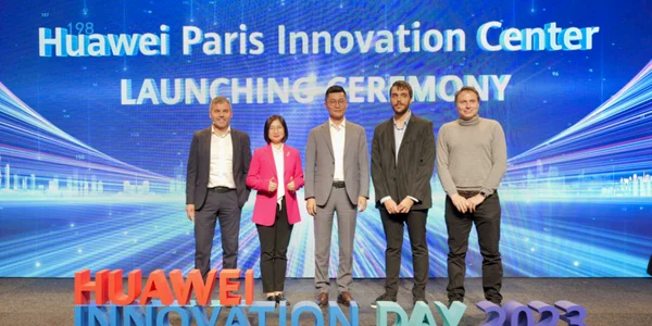 Ceremonia de lansare a Centrului de Inovare Huawei de la Paris jpg