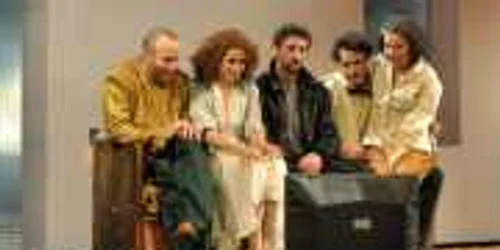 Fragment din piesa „Amărăștenii“. Foto Teatrul Toma Caragiu Ploiești