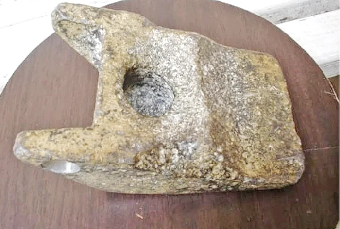 Obiectul descoperit de muncitori pe malul râului Mureș are peste 2 kg