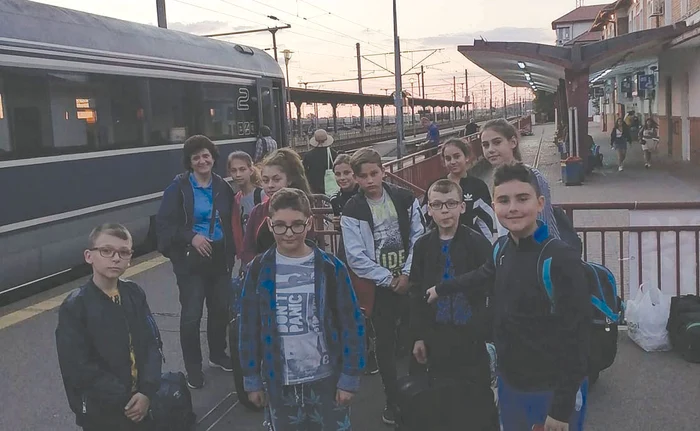 Puştii din Găneasa s-au bucurat, în premieră, de călătoria cu trenul