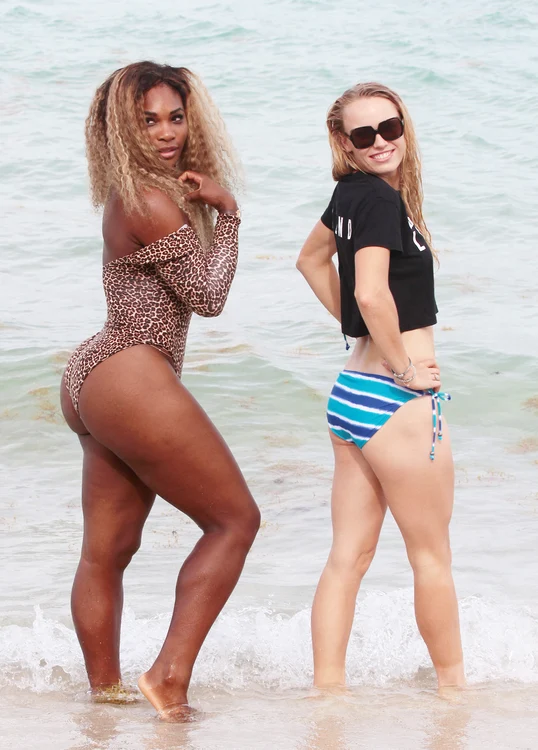 
    Sexy tenis  