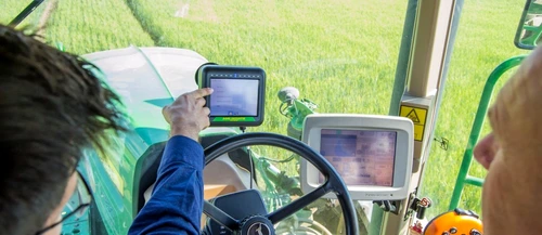 O bandă de hoți români se specializase în Franța în furtul GPS-urilor speciale folosite în agriculturăFoto: agri-inovatie.ro