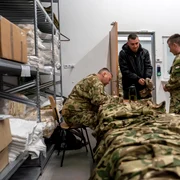 uniforme lilitare Ungaria FOTO FB Kristof Szalay Bobrovniczky jpg