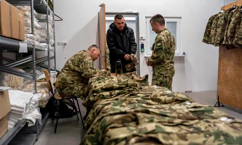 uniforme lilitare Ungaria FOTO FB  Kristof Szalay Bobrovniczky jpg