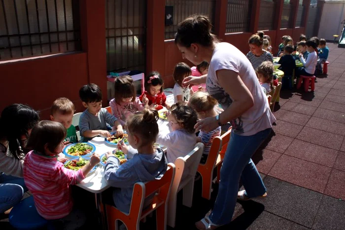 Tripleţii Nicoletei Luciu au ieşit la grătar. (Foto: Agenţia de Presă Mondenă)