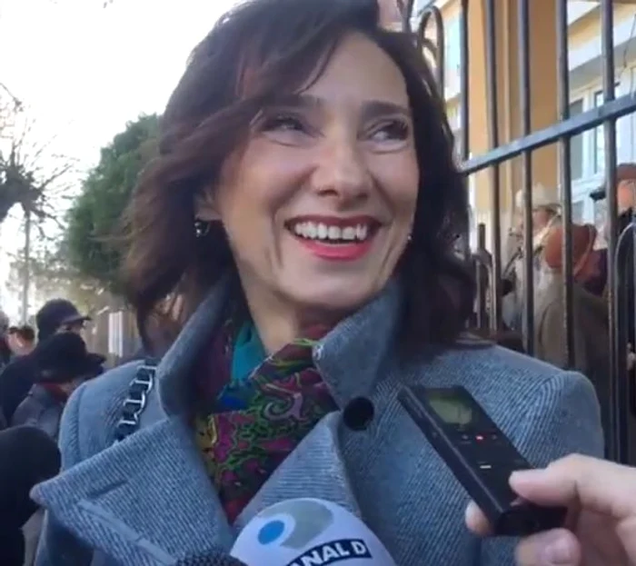 1 carmen iohannis vot mini 4 jpg jpeg