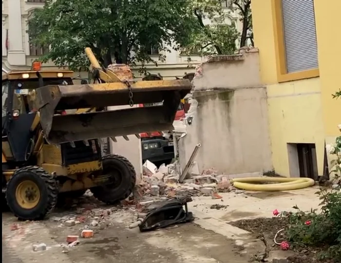 Demolare pe strada Cezar FOTO captură video