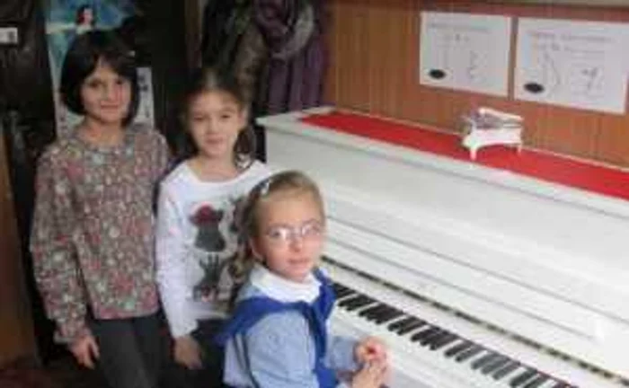 Iasmina Manafu, Sofia Deaconeasa şi Karina Dobre, pianiştii premiati la Concursul International de la Nice, Franta