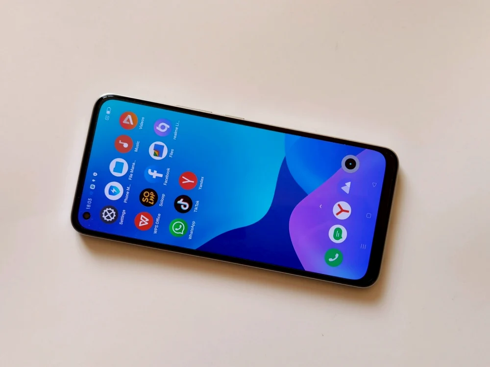 Realme 8.  FOTO Adrian Pogîngeanu